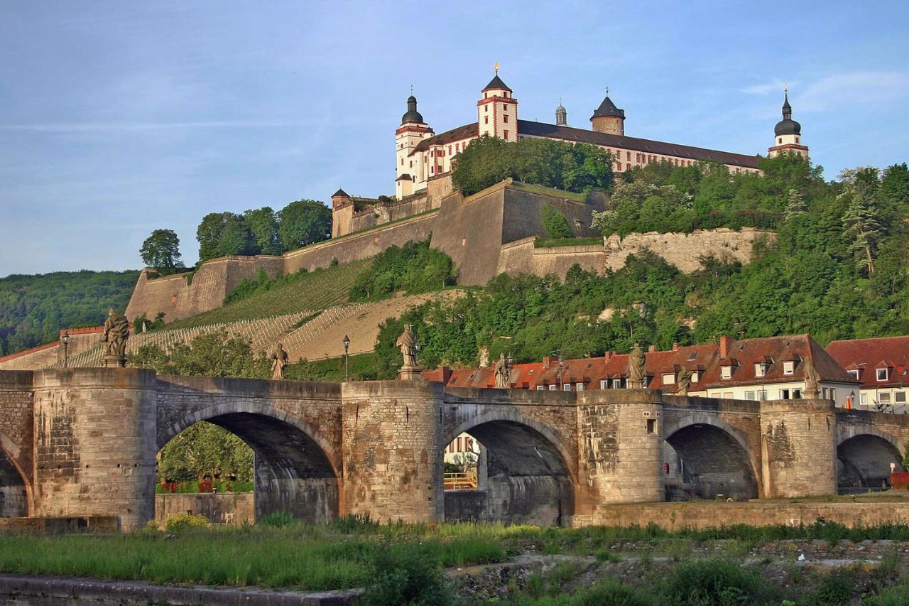 Xxx Fully Equipped Apartment Near Main Station! Würzburg Exterior foto